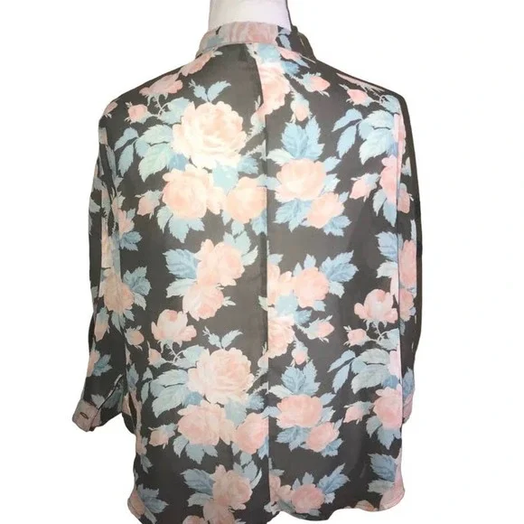 AMERICAN EAGLE OUTFITTERS SEMI-SHEER FLORAL DESIGN LARGE - Picture 2 of 3